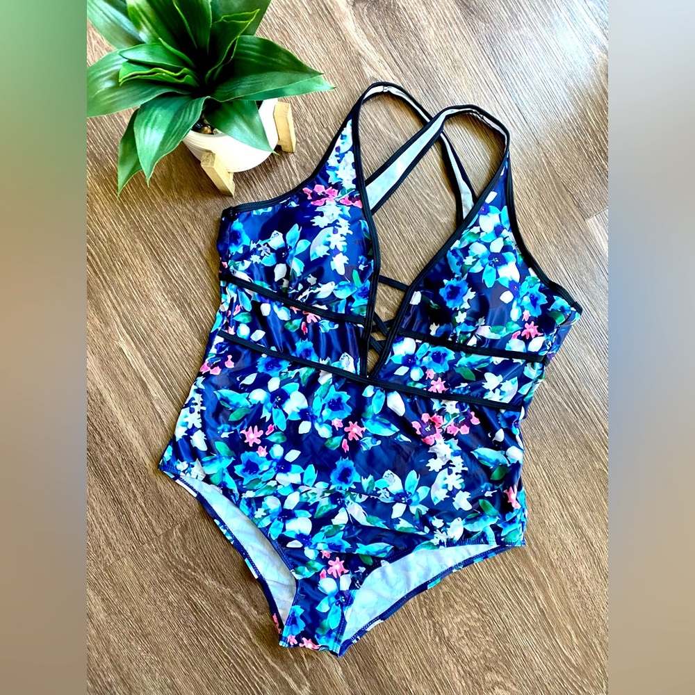 Women’s one piece bathing suit , 2XL